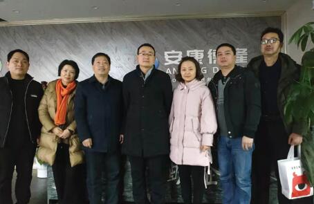 市、區(qū)科技局一行領(lǐng)導(dǎo)蒞臨參 觀指導(dǎo)